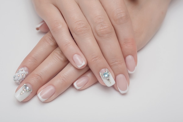 unhas de noiva francesa